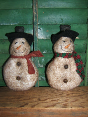 SNOWMAN ORNIE 7 INCHES TALL