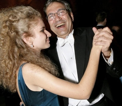 [20071222102039-orhan-pamuk.jpg]