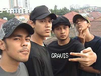 http://1.bp.blogspot.com/_VqK4pXxbnGo/TIM6ZQsW2yI/AAAAAAAAAA4/DhymmWF9v2E/s1600/Bondan+P+%26+F2B.jpg