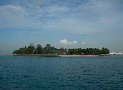 wild shores of singapore: More flaring up at Pulau Bukom