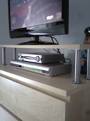 An easy to DIY TV stand
