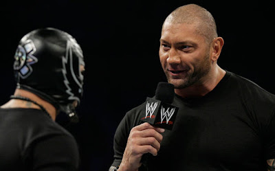 Cartelera de WAW Supershow, rumbo a WAWMania, desde San Diego, California. Rey+Mysterio+and+Batista+talk