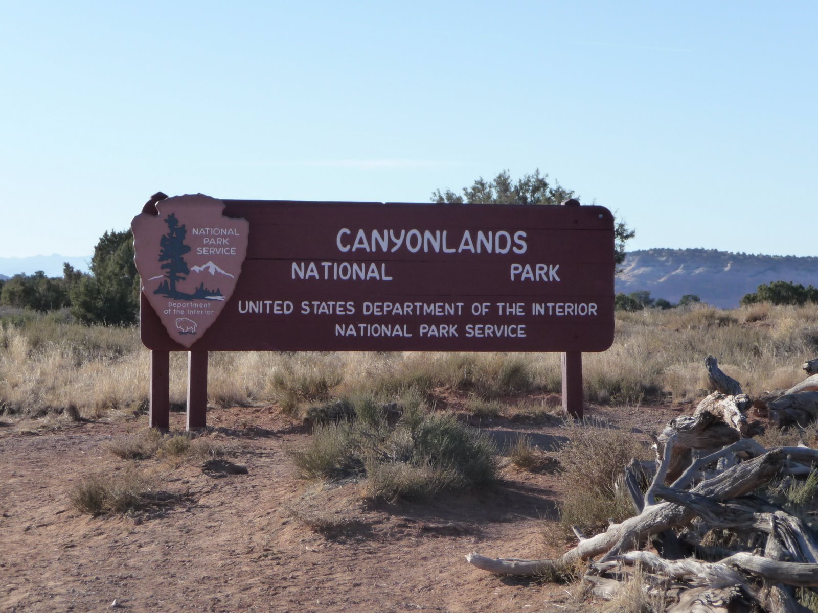[Entrance+to+Canyonlands+NP+at+Island+in+the+Sky+District.JPG]