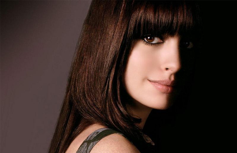 After Halle Berry flop portrayal of Cat Woman, 28 year old Anne Hathaway is 