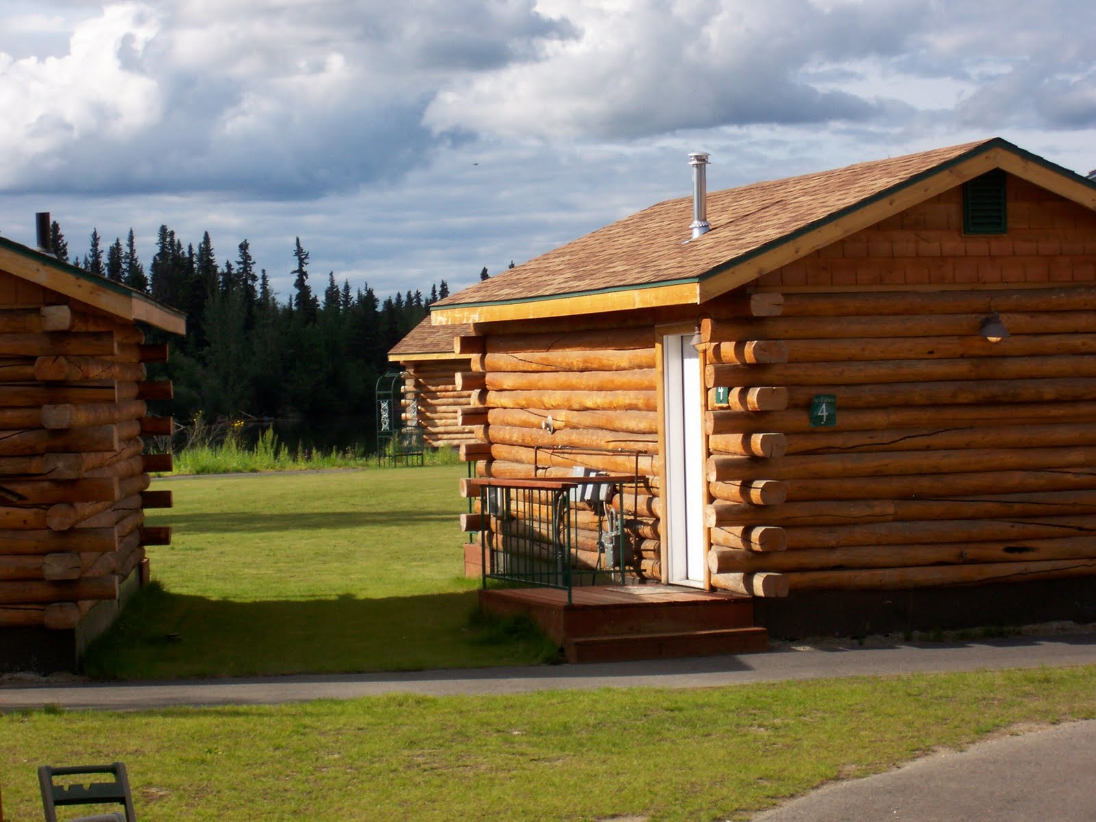 [Fairbanks+-+cabins+at+Pike's+Lodge.jpg]