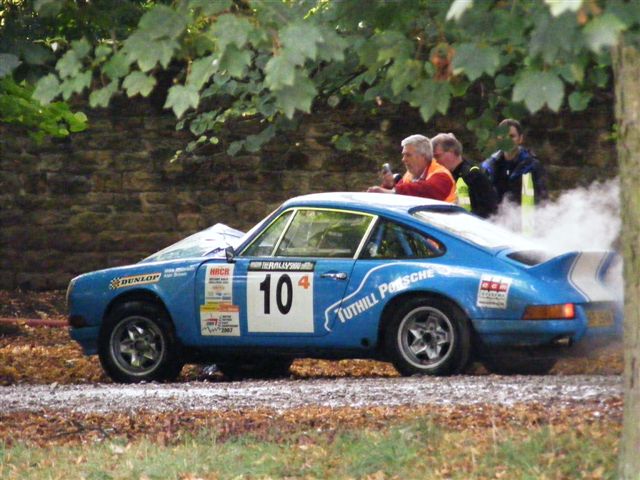 Porsche 911 hits tree