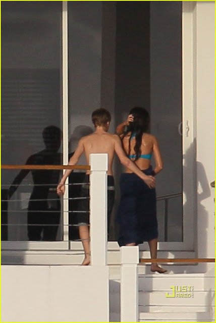 selena gomez justin bieber kissing. Justin Bieber Kissing Selena