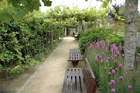 CAFÉ PORTUGAL - Ponte de Lima -O Lixo na Arte dos Jardins