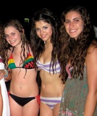 selena gomez bikini. Selena Gomez Bikini