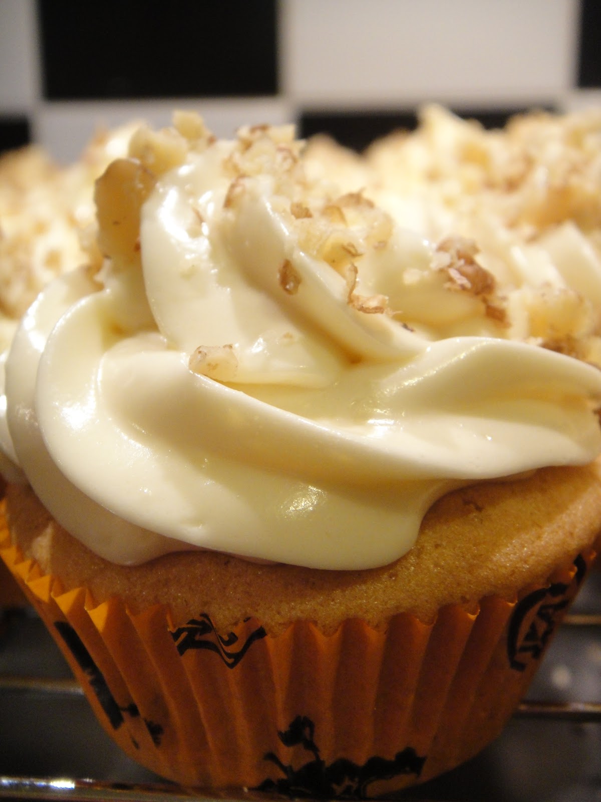 The more than occasional baker Maple Syrup and Walnut Cupcakes