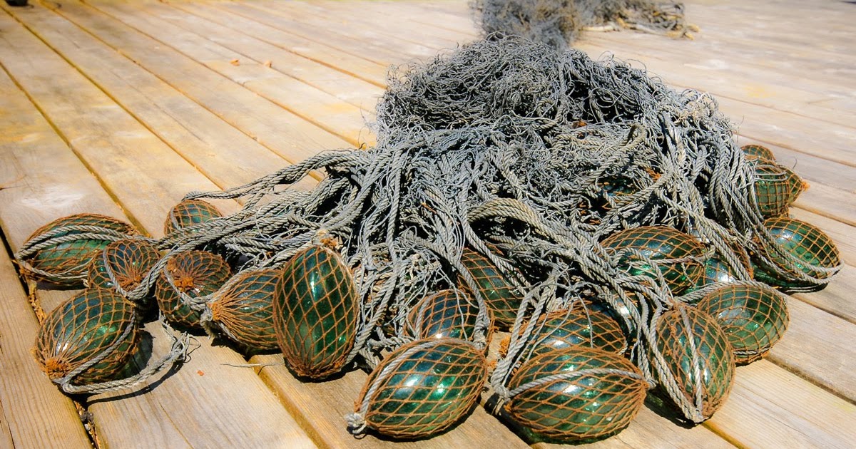 Glassfloat Research Fishing net with grooved glass floats