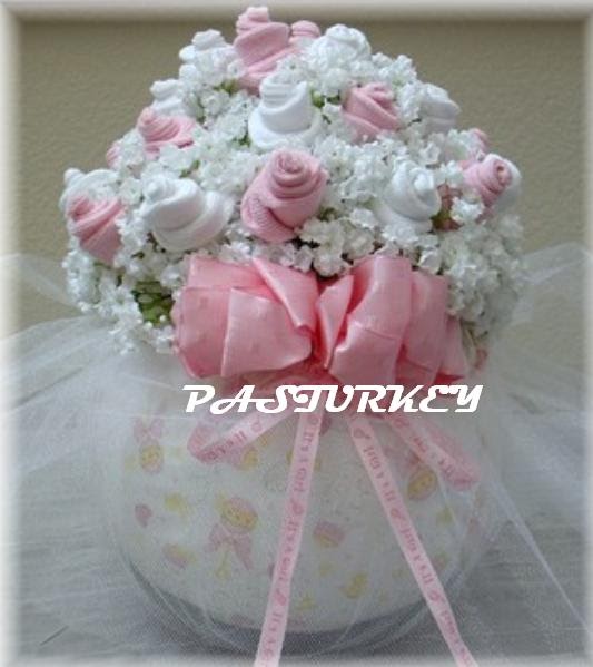 PASTURKEY BEBEK DOĞUM HEDİYESİ VAZOLU ÇORAP GÜLLER