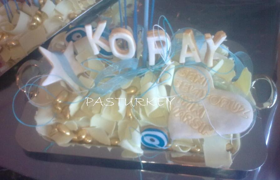 PASTURKEY ÇİLEKLİ BEYAZ ÇİKOLATA GANAJLI BUTİK 1 YAŞ DOĞUM GÜNÜ PASTASI