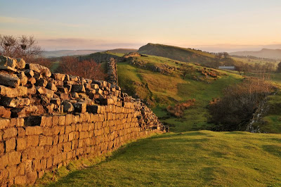 Walltown+Crags+ +Hadrians+Wall 10 Tembok yang Bersejarah di Dunia