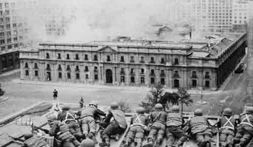 [Pinochet+vs+Allende.JPG]