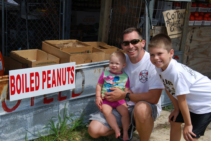 We found boiled peanuts!