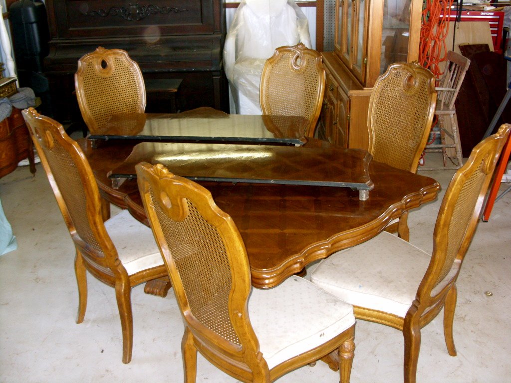 [Dining+Table.JPG]