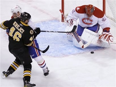 [capt.54a25e3059674754aa416994f83ee43d.canadiens_bruins_hockey_mack103.jpg]