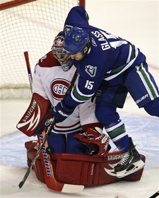 [capt.45416742d8f4400281ab348c6c2a3b86.canadiens_canucks_hockey_vcrd209.jpg]