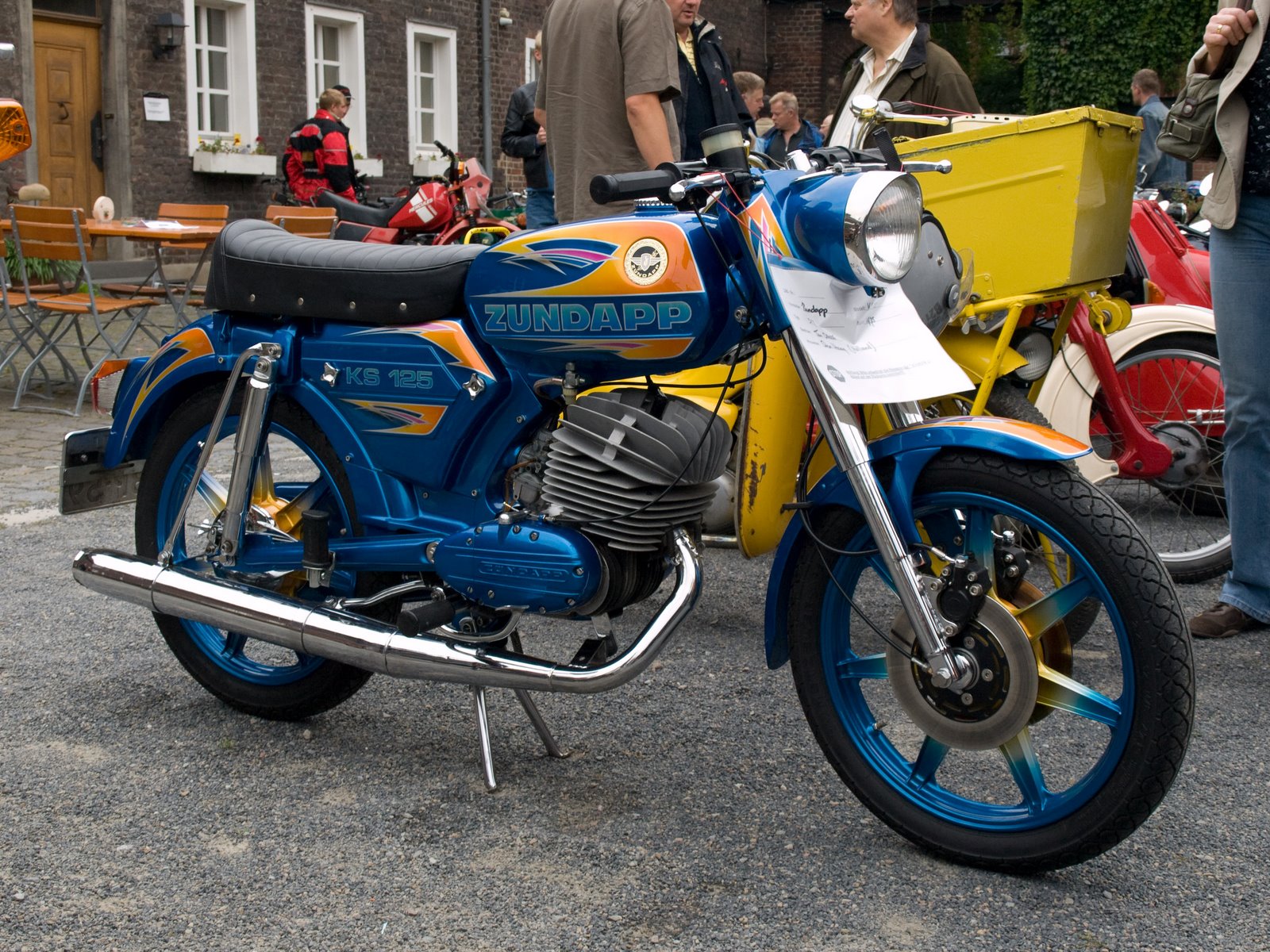 [1306475300_83a69195d1_o.jpg]