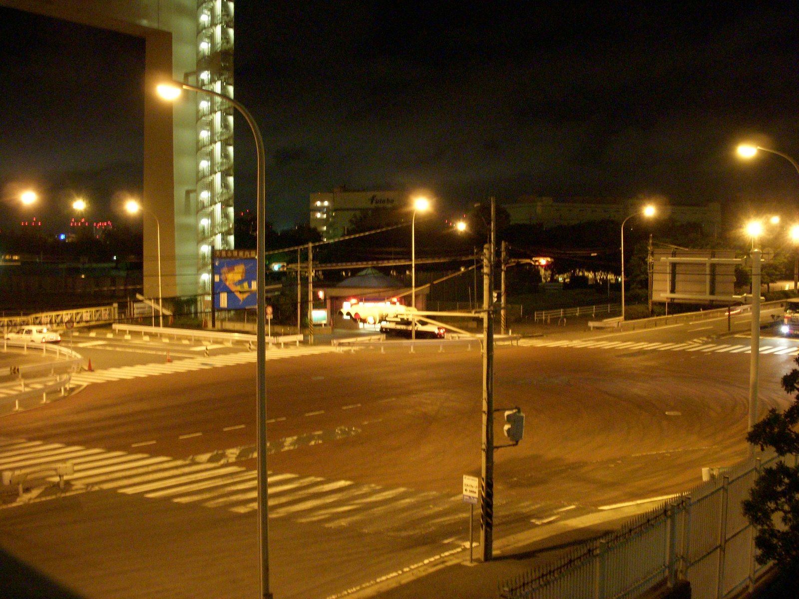 [DaikokuFuto+intersection.JPG]