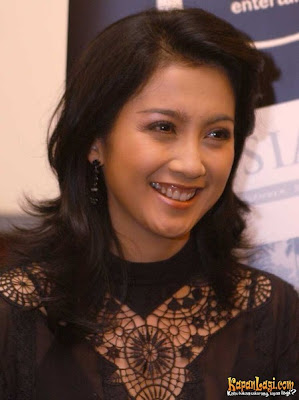 PROFIL DESY RATNASARI - Info-selebindo