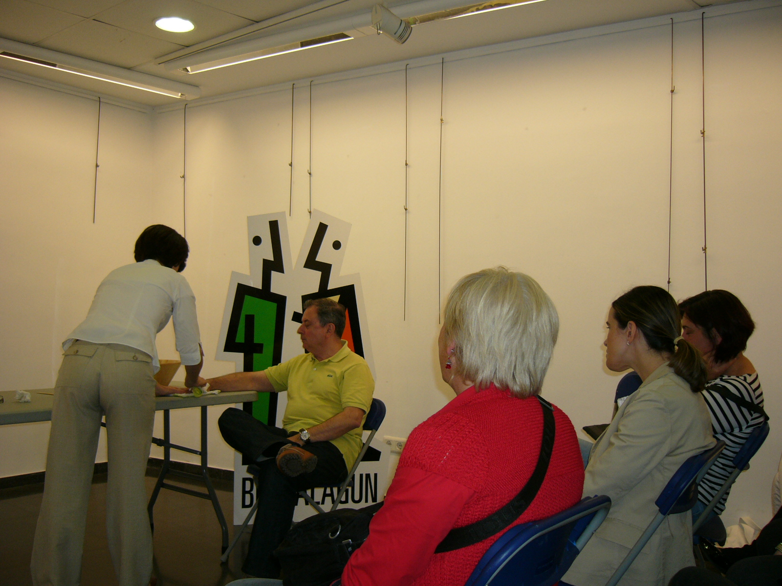 [Azala+zaintzeko+ikastaroa+09-06-09+++1.JPG]