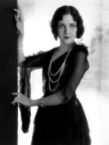 Mary Brian looking totally glam...