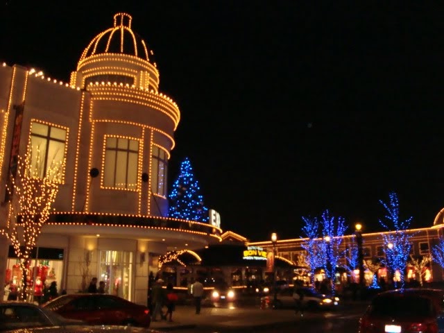 Jess back in the States: Christmas time in Easton Town Center Mall