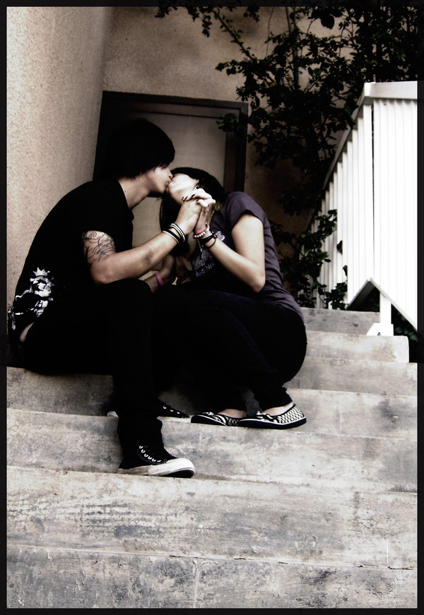emo pics of love. EMO Kiss