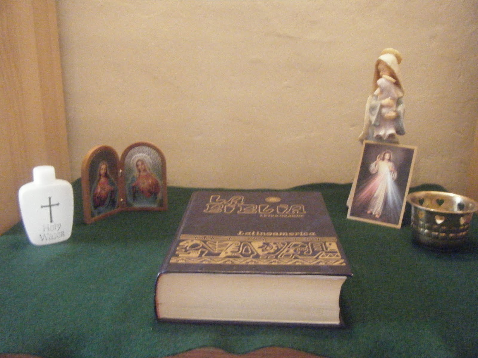 Familia Católica: El Altar en Casa y el Calendario Litúrgico