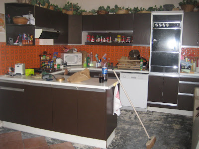 The Paris Busy Bee Blog: Country charm & a little retro: kitchen ...