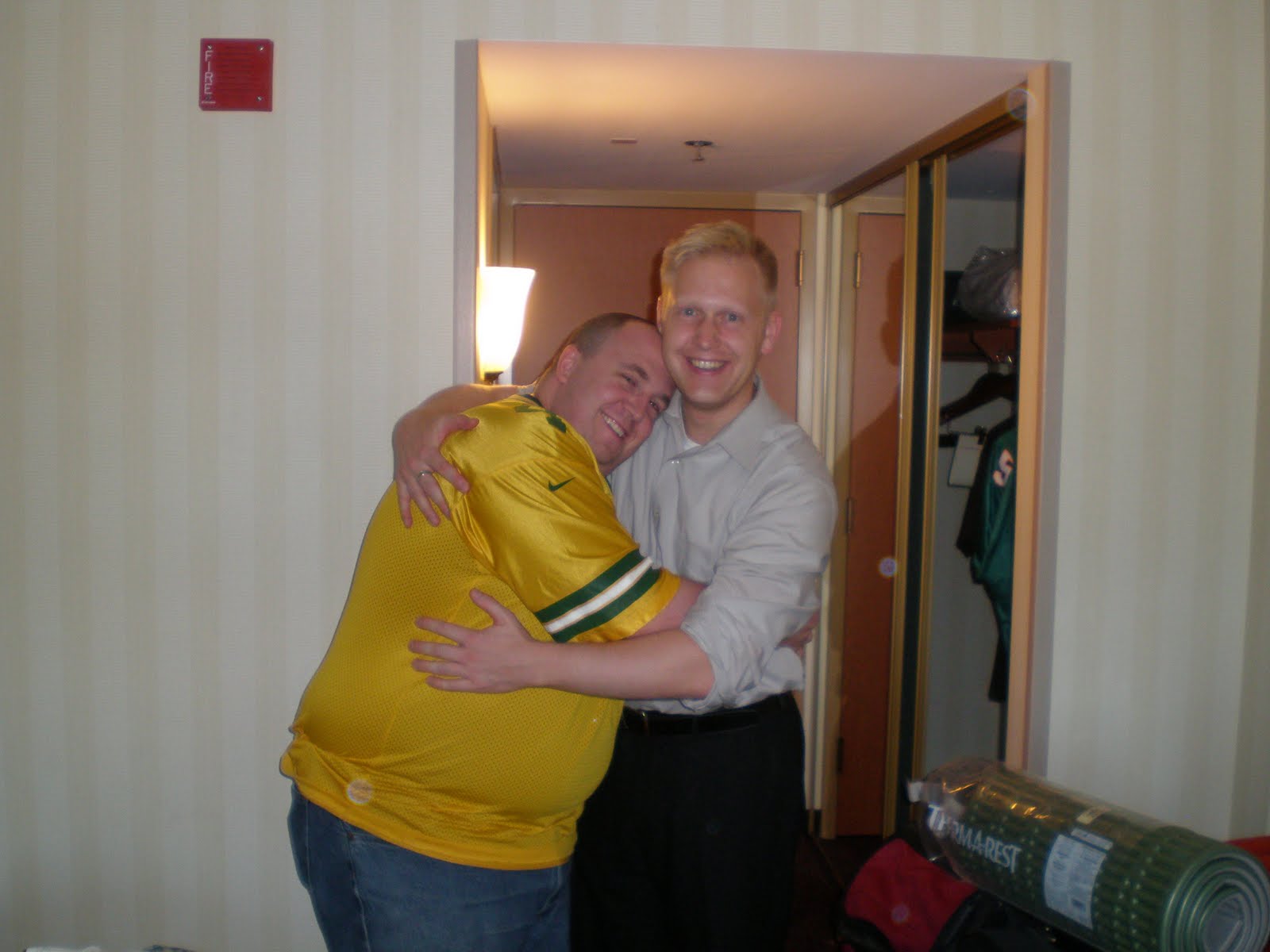 [Paul+and+Delp+hug.JPG]