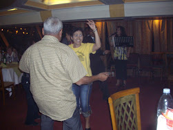 Diners enjoying the Nile cruise on "Topaz".