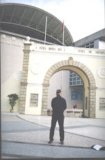 At the "Barrier Gate" in Macau(Friday 16-12-2005)