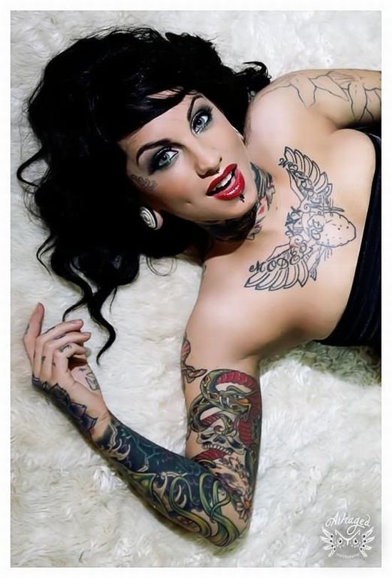 [Cool_Babes_With_Tattoos_16.jpg]