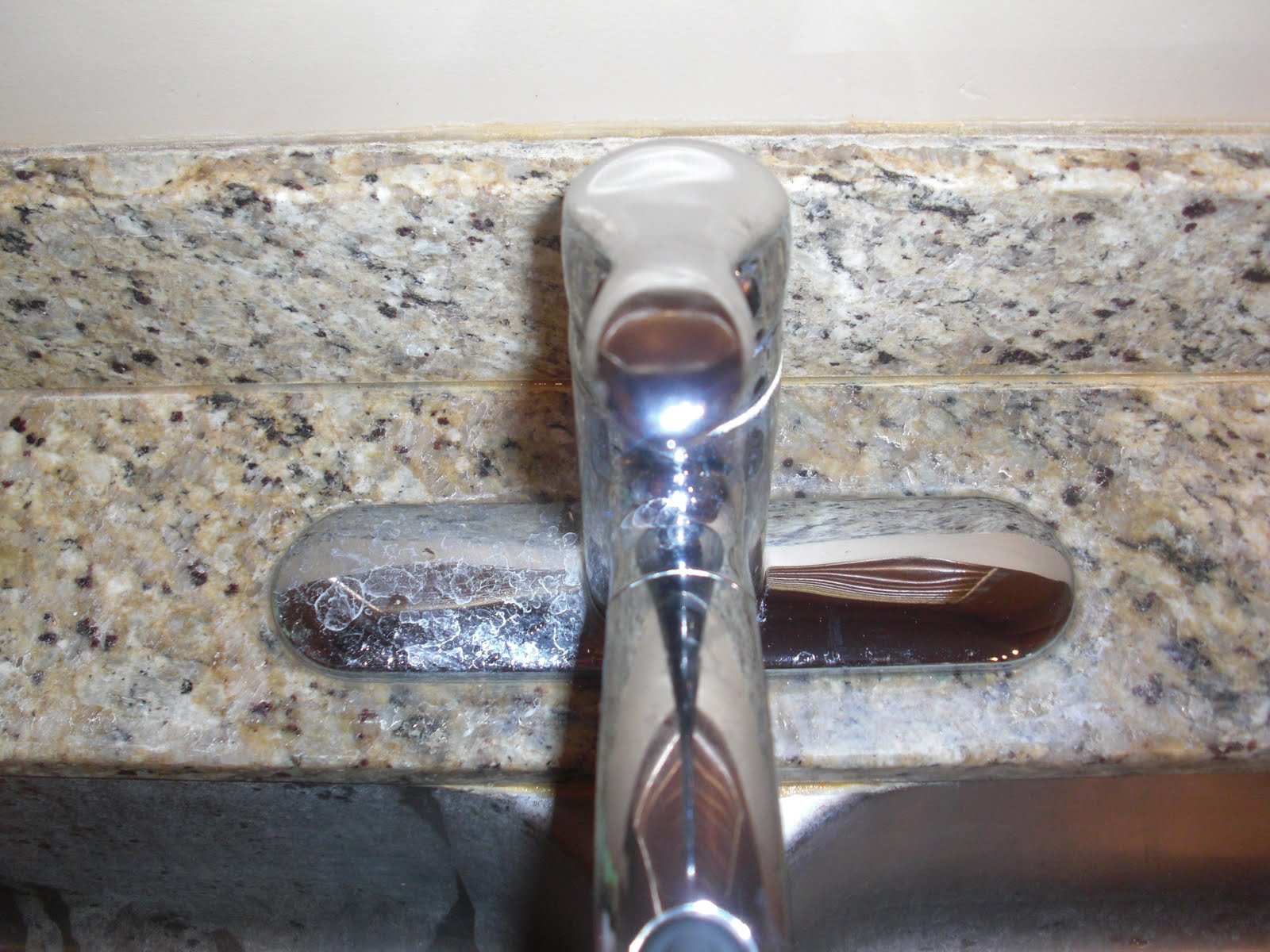 hard water stains, cleaning, vinegar
