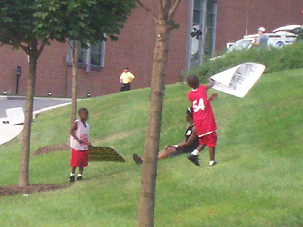 [080+Kids+playing.JPG]