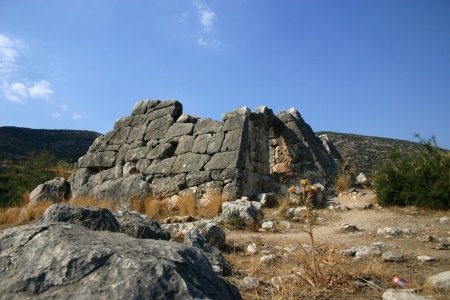[Greek_pyramid_.jpg]