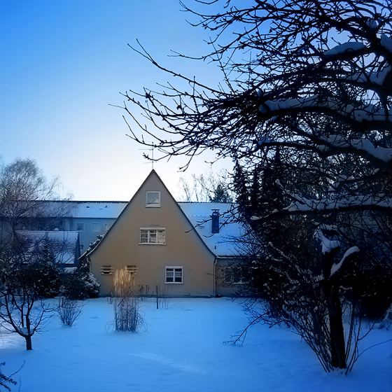 snowed old house, sophienstrasse, erlangen - photo by joselito briones