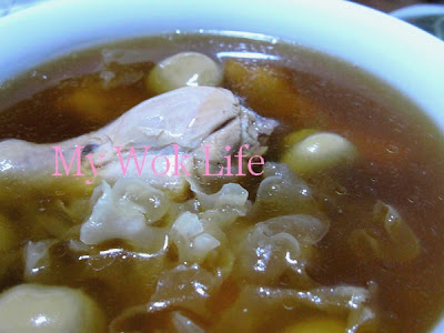 My Wok Life Cooking Blog - Express Chicken Soup with White Fungus and Button Mushrooms -