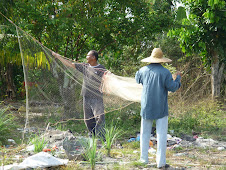 Menjaring ikan 8