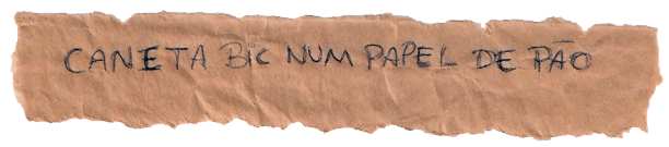 Caneta bic num papel de pão