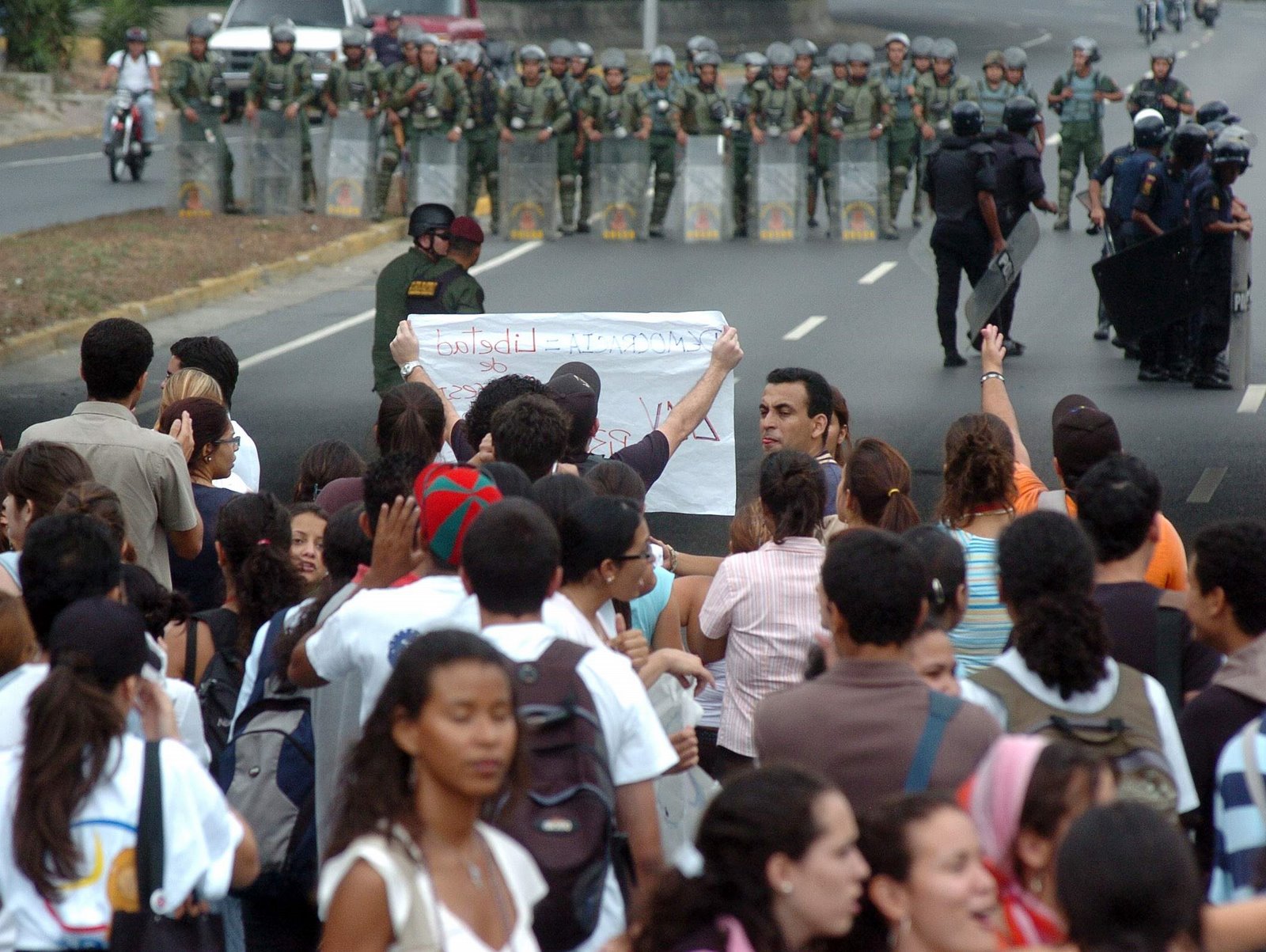 [Protest002.JPG]