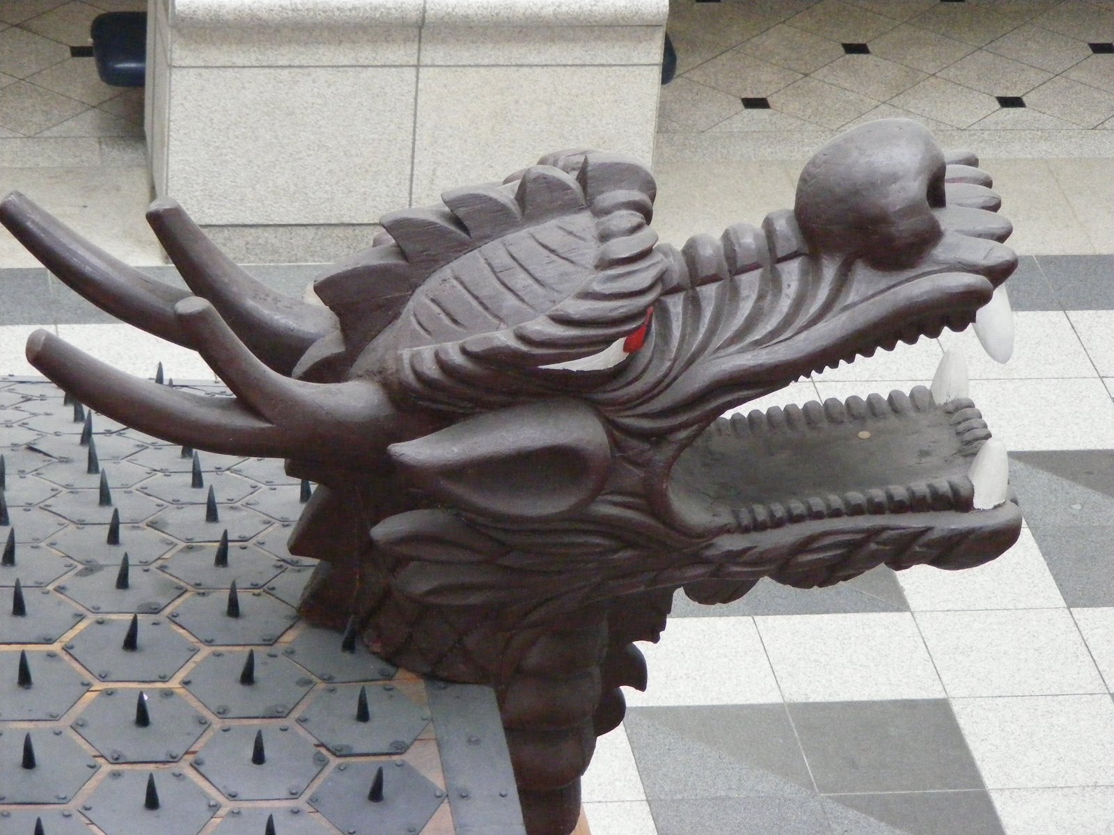 [dragonhead.JPG]