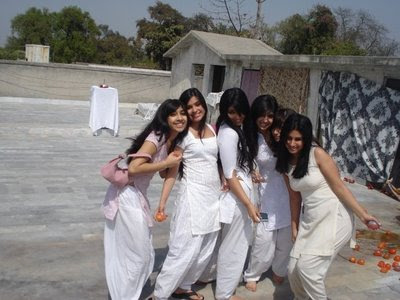 Indian Girls Playing Holi Photos Wallpapers Pictures Gallery