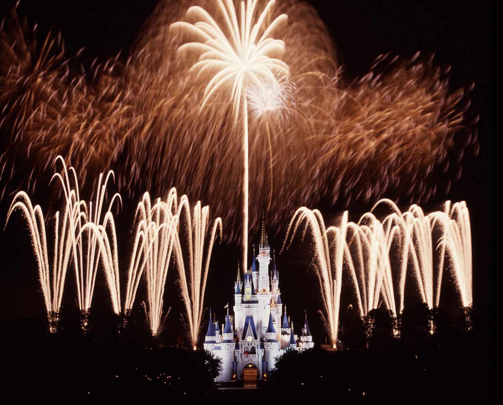 Orlando Theme Parks Celebrate 4th of July with Fantastic Spectacles