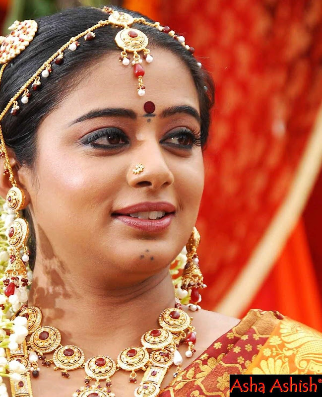 South Indian actress Priyamani is cousin sister of Bollywood actress  title=