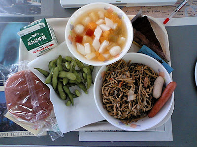 Birthday Cake  on Japan School Lunch   Yakisoba And Weiners