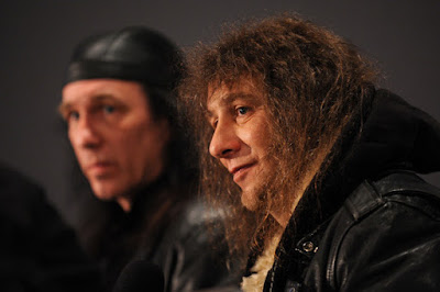 ♠ Motörheadster ♠: Thumbs Down for Avnil's 'Thumb-Hang'